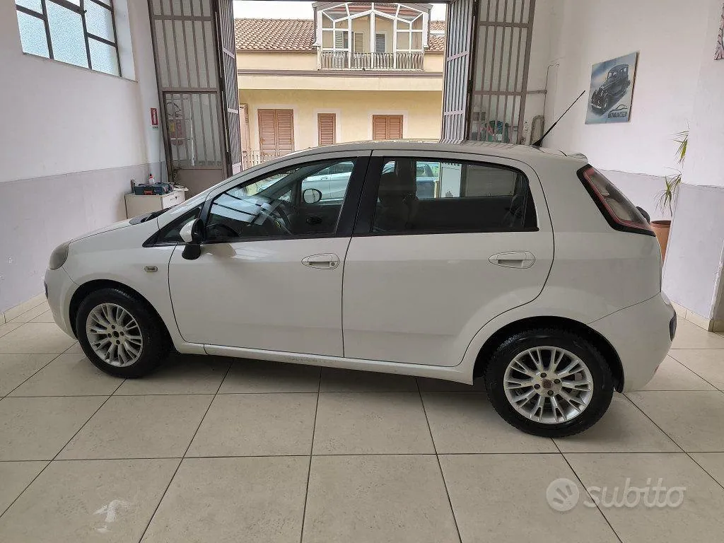 Fiat Punto Evo 2011 photo 3