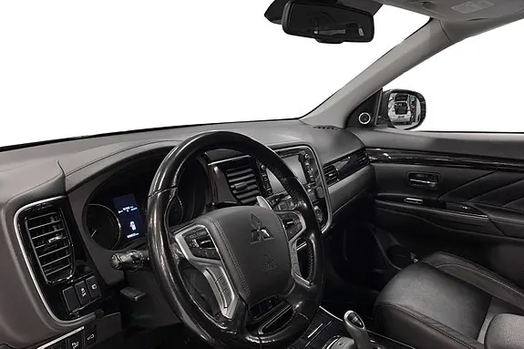 Mitsubishi Outlander 2017 photo 2