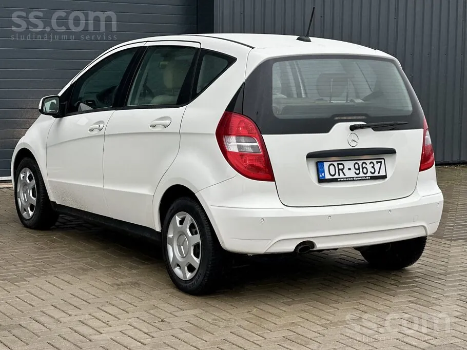 Mercedes-Benz A180 2010 photo 4