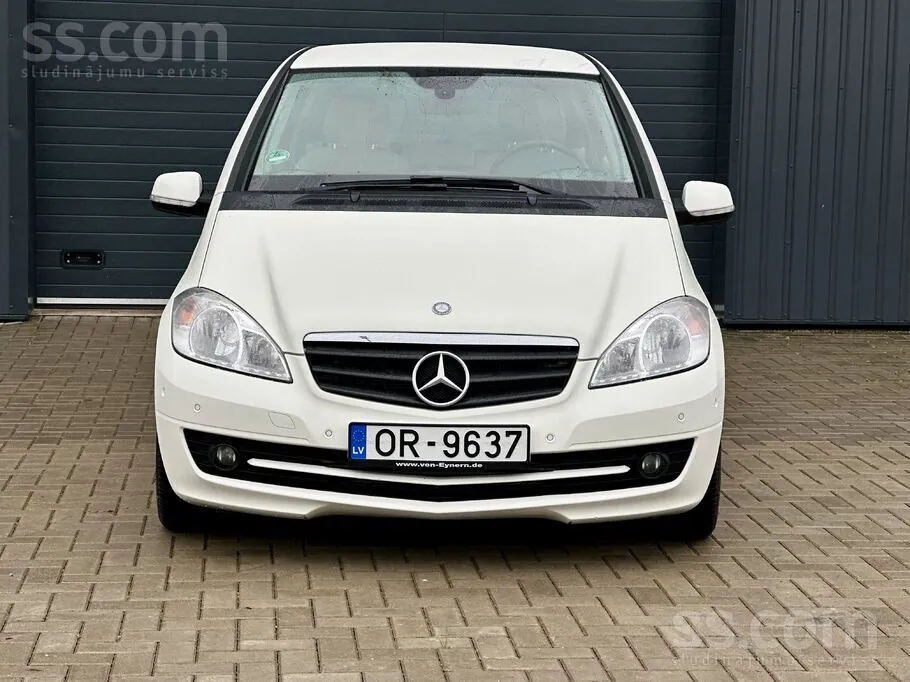 Mercedes-Benz A180 2010 photo 2
