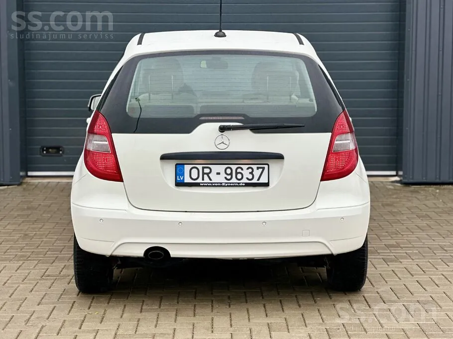 Mercedes-Benz A180 2010 photo 5