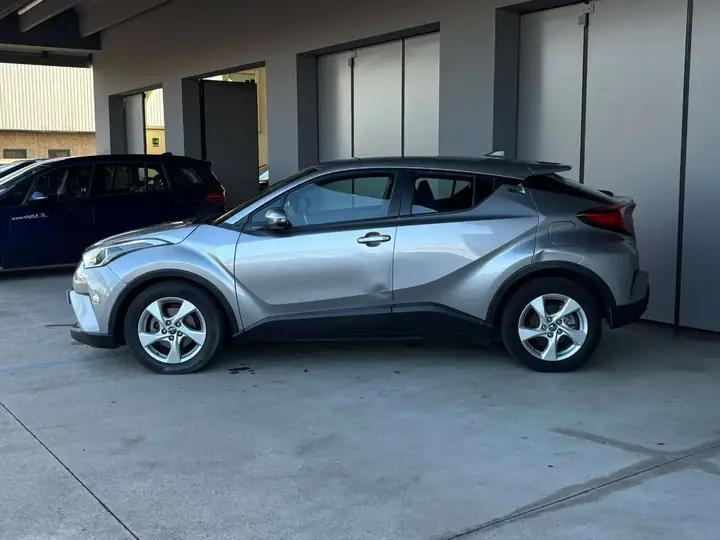 Toyota C-Hr 2018 photo 3