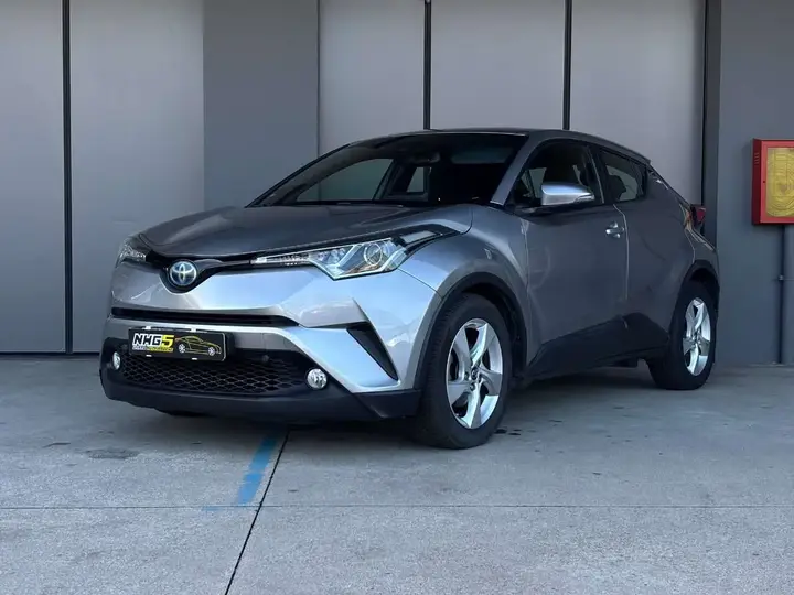 Toyota C-Hr 2018 photo 2