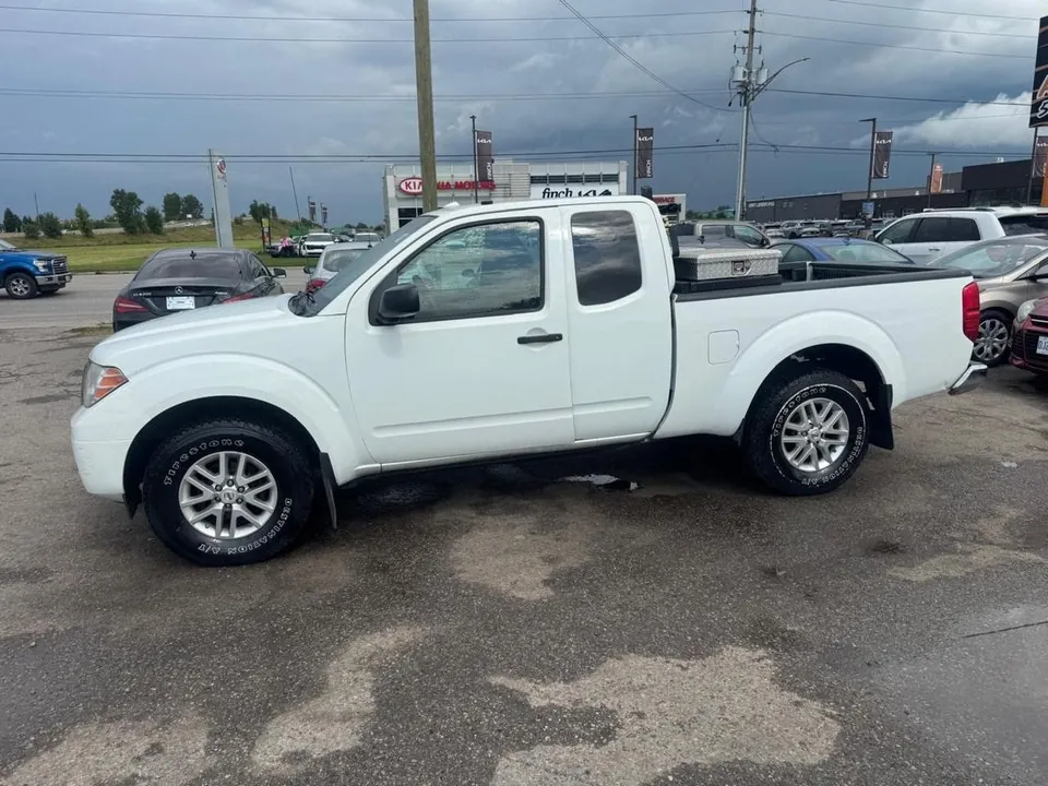 Nissan Frontier 2013 photo 2