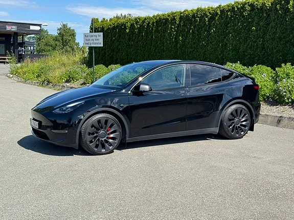 Tesla Model Y 2023 photo 2