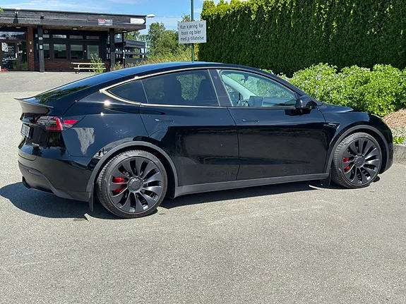 Tesla Model Y 2023 photo 4