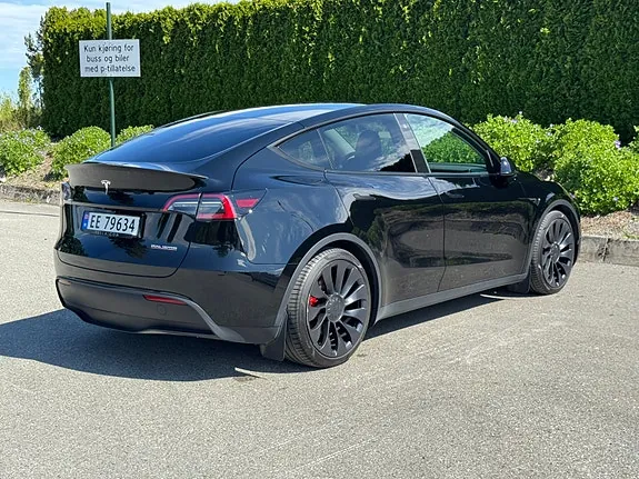 Tesla Model Y 2023 photo 3