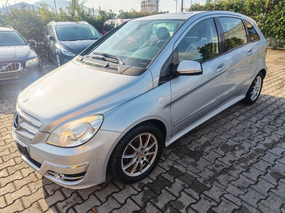 Mercedes-Benz B200