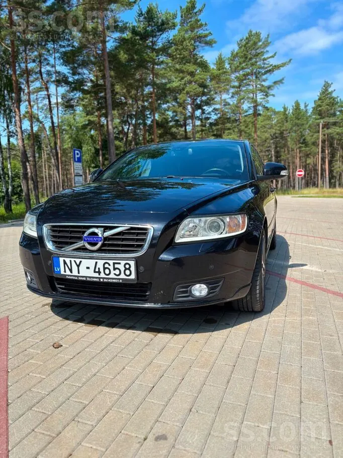Volvo V50 2012 photo 2