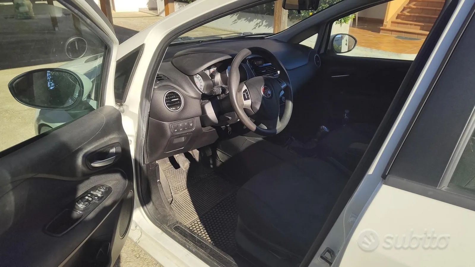 Fiat Punto 2014 photo 2