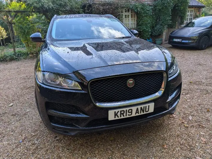 Jaguar F-Pace 2019 photo 2