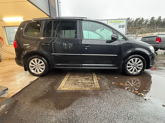 Volkswagen Touran 2012 photo 3