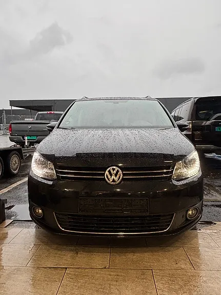 Volkswagen Touran 2012 photo 2