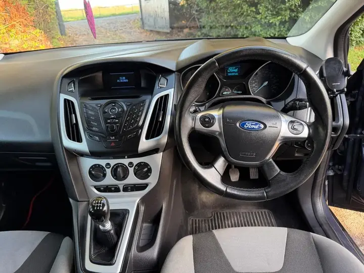 Ford Focus 2013 photo 2