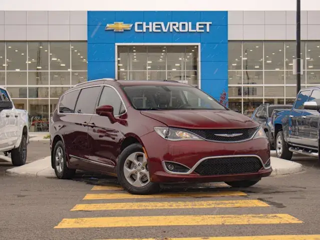 Chrysler Pacifica 2017 photo 2