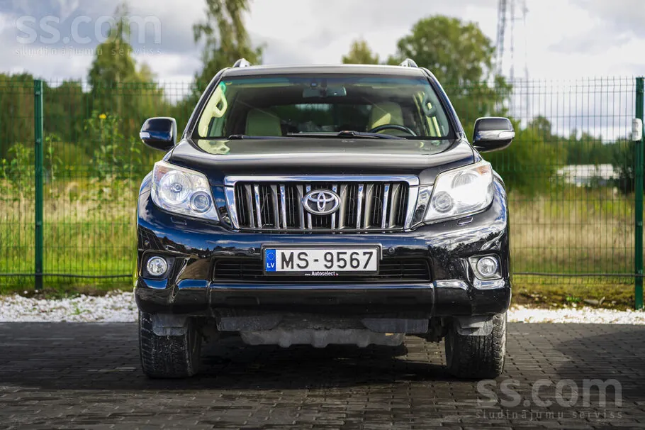 Toyota Land Cruiser 2012 photo 2