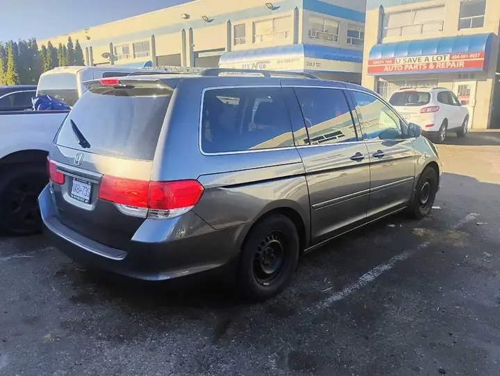 Honda Odyssey 2011 photo 4