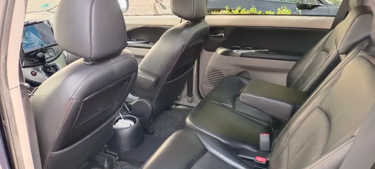 Mitsubishi Grandis 2005 photo 3
