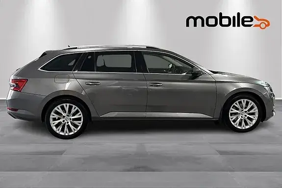 Skoda Superb 2022 photo 2