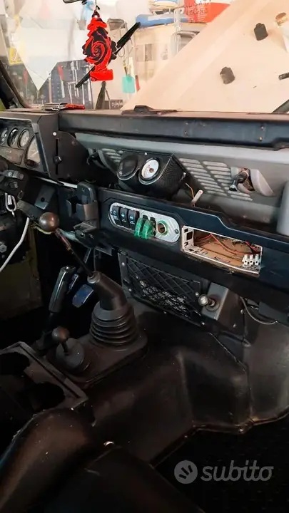 Land Rover Defender 1985 photo 3