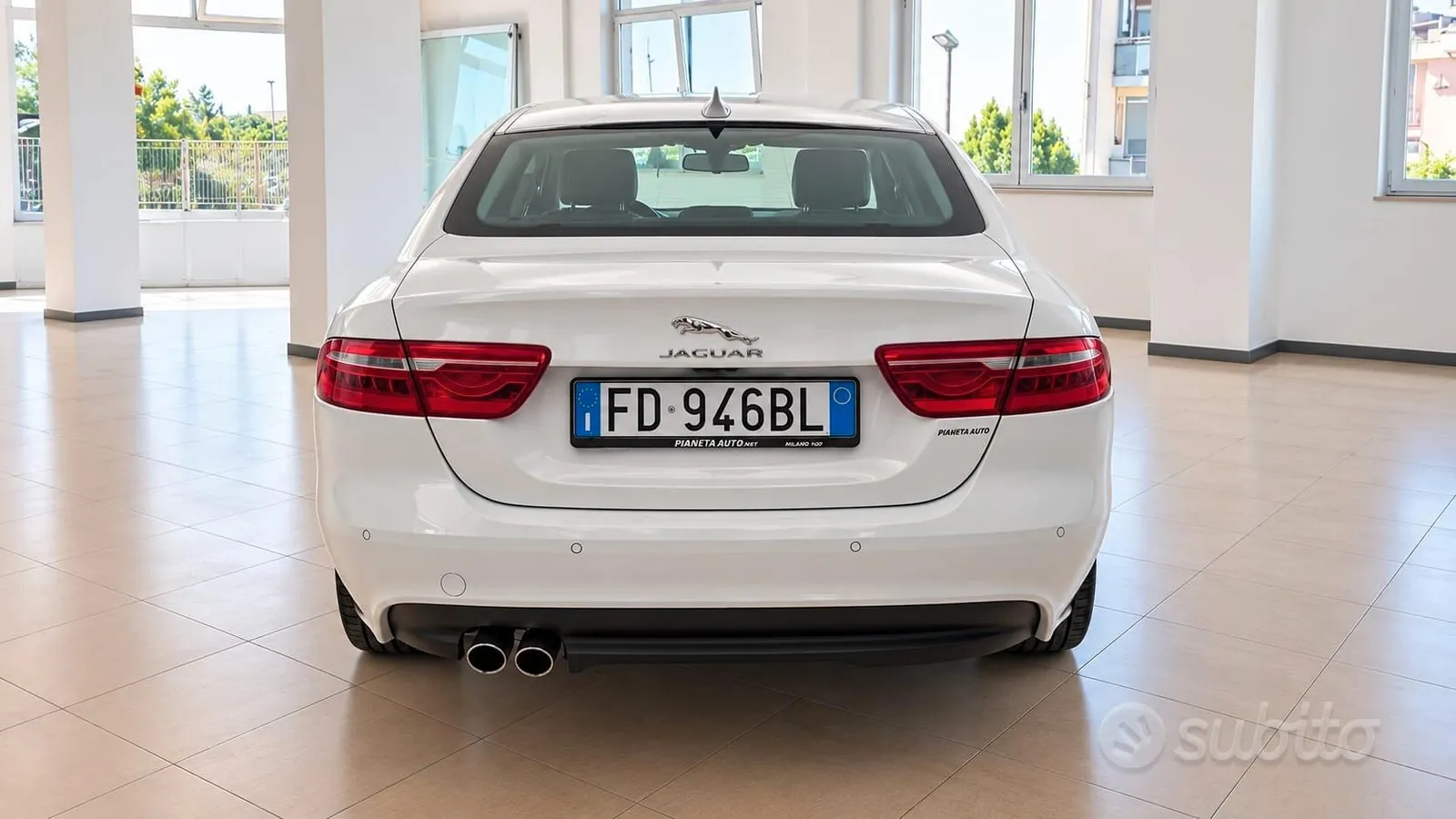 Jaguar Xe 2016 photo 3