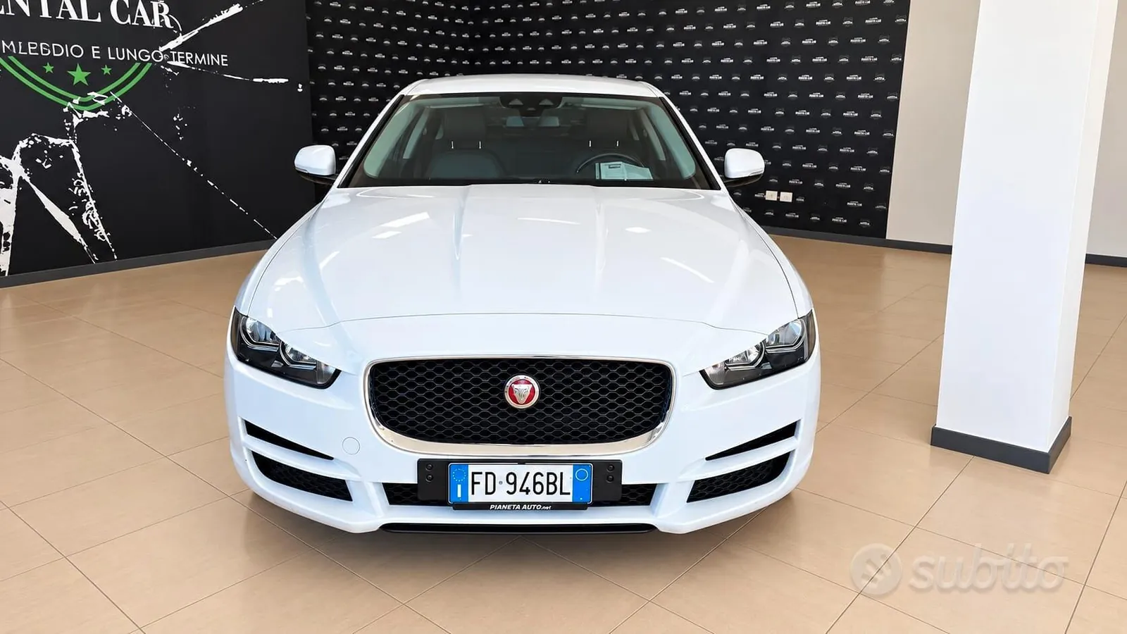 Jaguar Xe 2016 photo 2