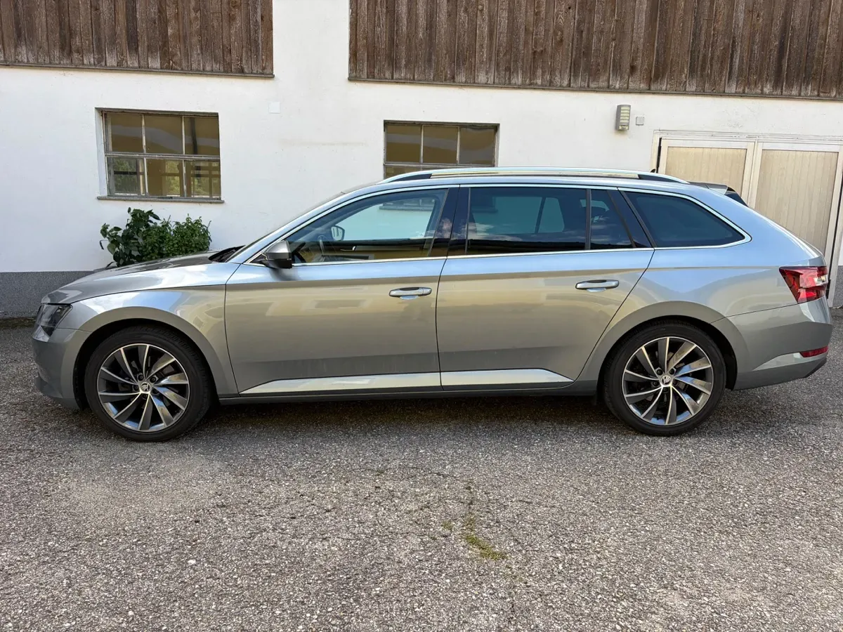 Skoda Superb 2018 photo 2
