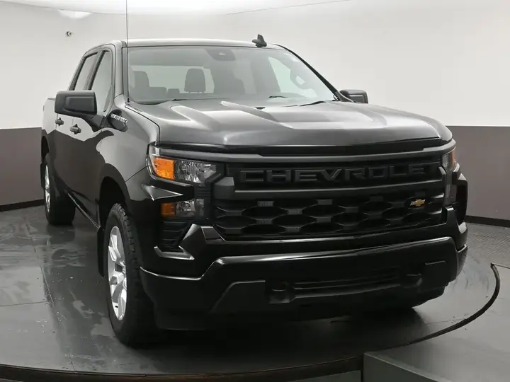 Chevrolet Silverado 1500 2024 photo 2