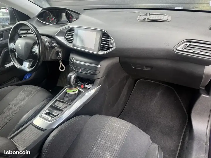 Peugeot 308 2019 photo 2