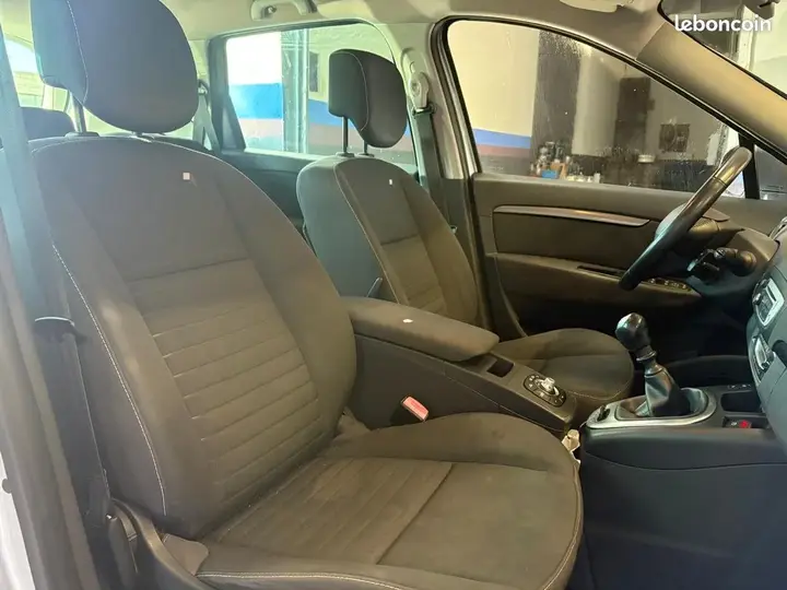 Renault Scenic 2014 photo 4