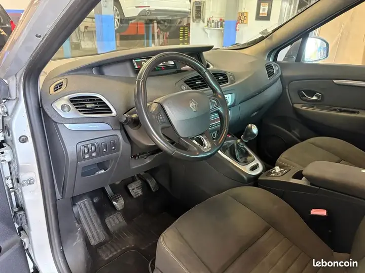 Renault Scenic 2014 photo 3