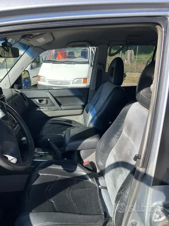 Mitsubishi Pajero 2005 photo 2