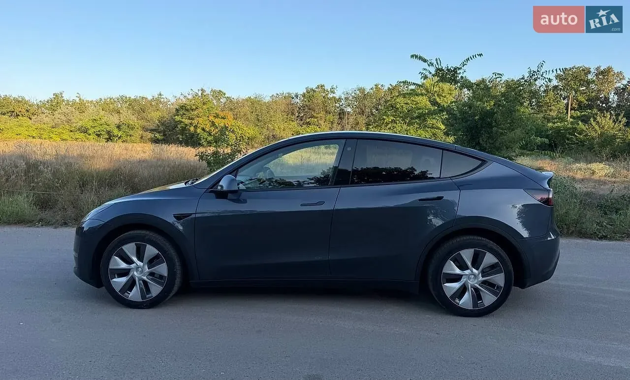 Tesla Model Y 2023 photo 2
