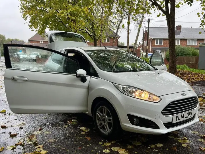 Ford Fiesta 2014 photo 4