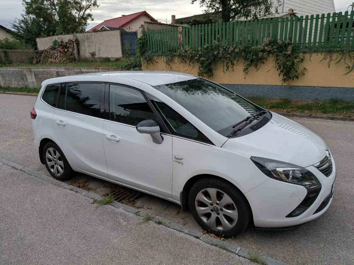 Opel Zafira Tourer 2012 photo 2