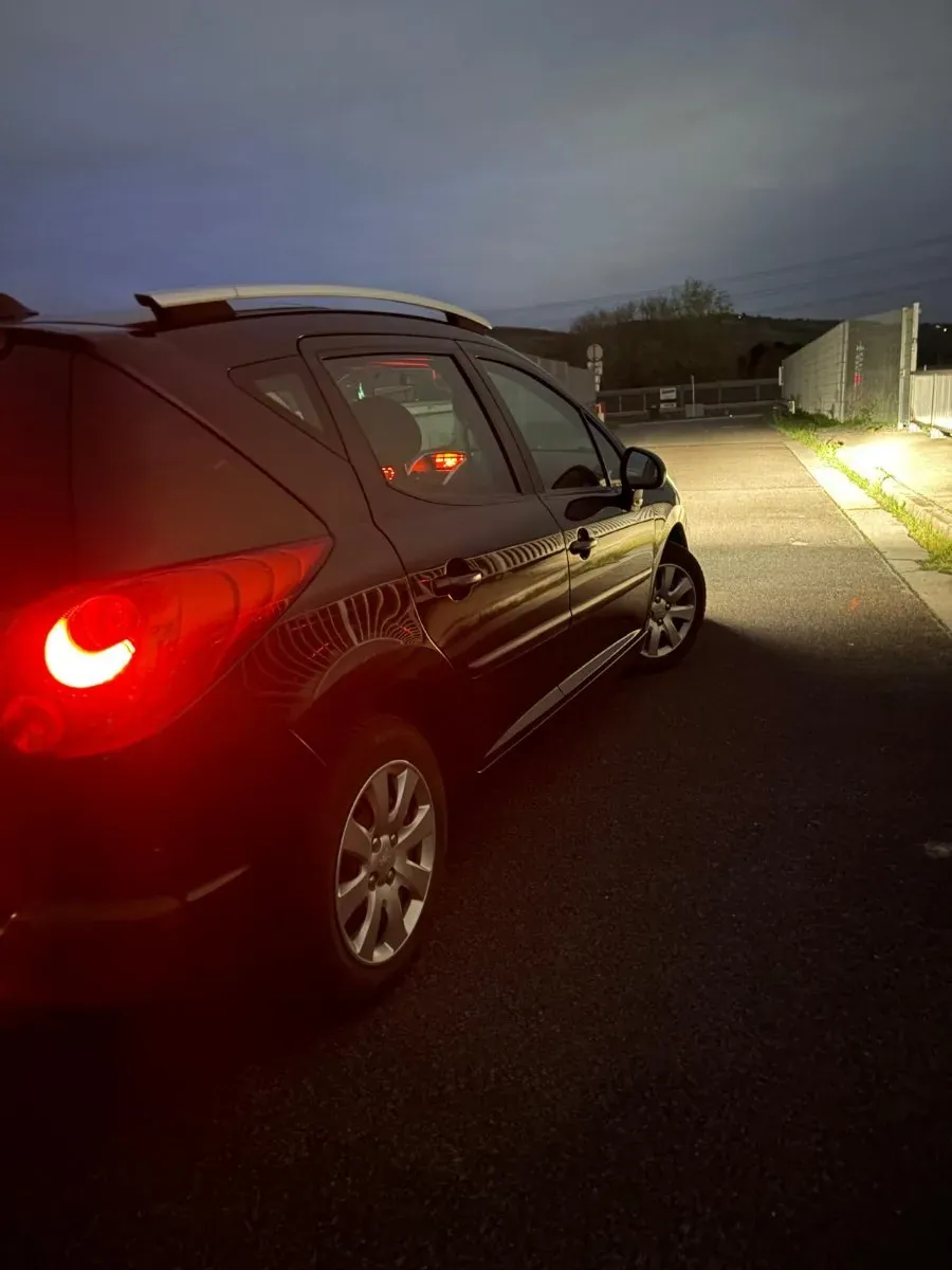 Peugeot 207 2008 photo 3