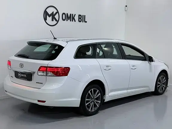 Toyota Avensis 2013 photo 3