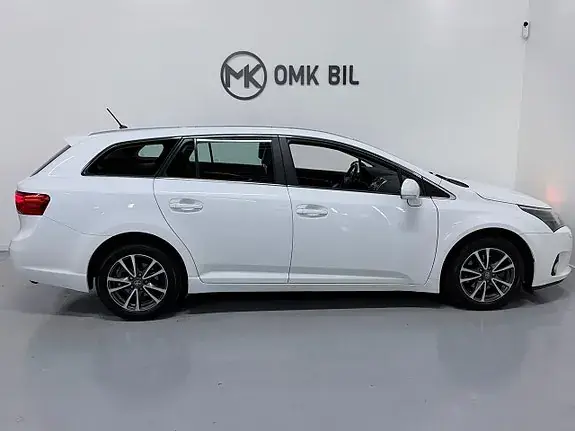 Toyota Avensis 2013 photo 4