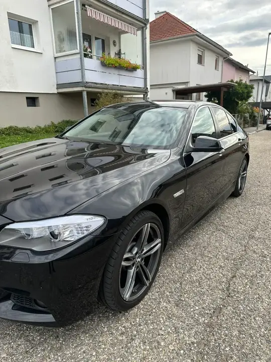 BMW 5 Series 2012 photo 2