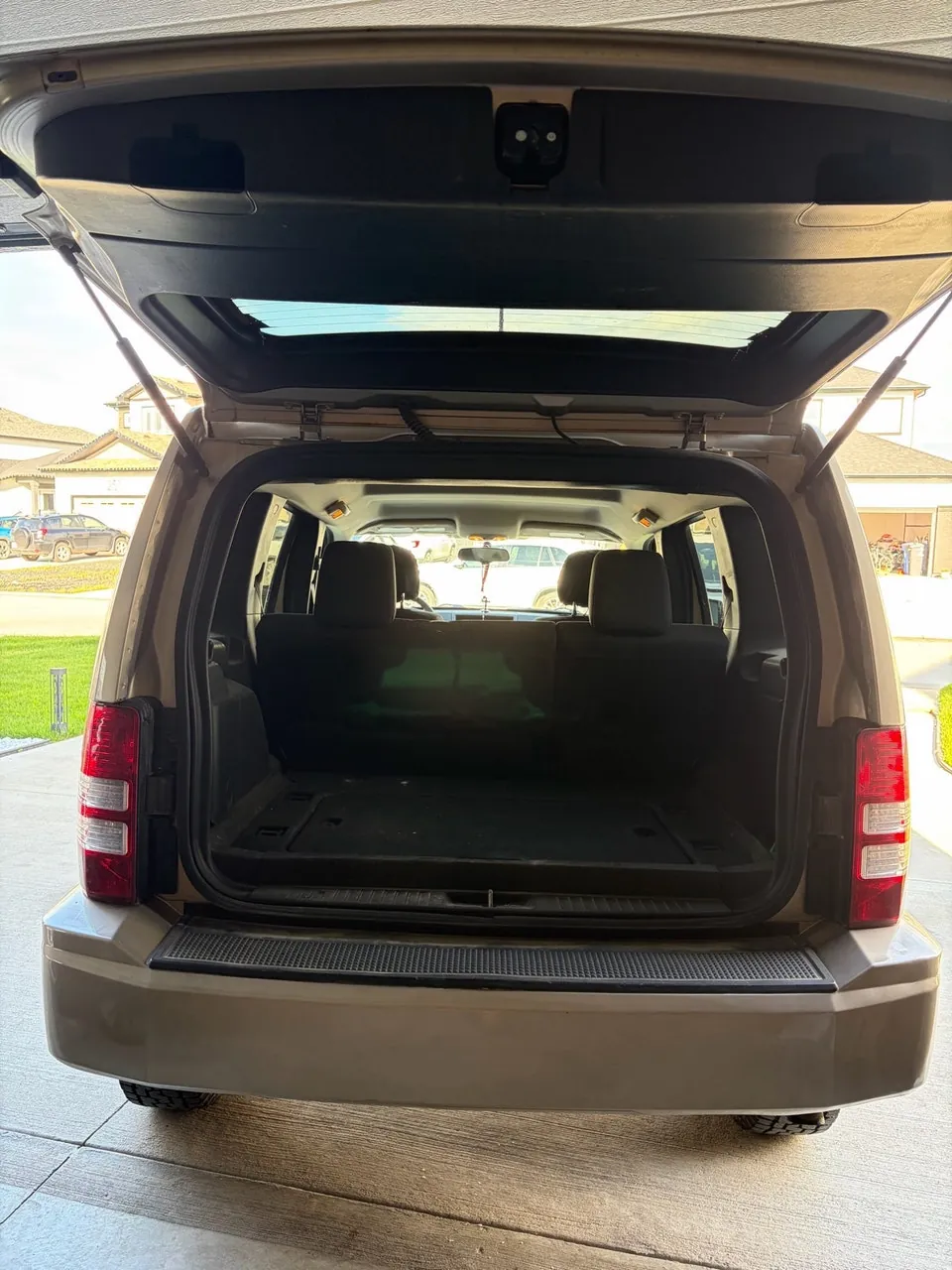 Jeep Liberty 2010 photo 2