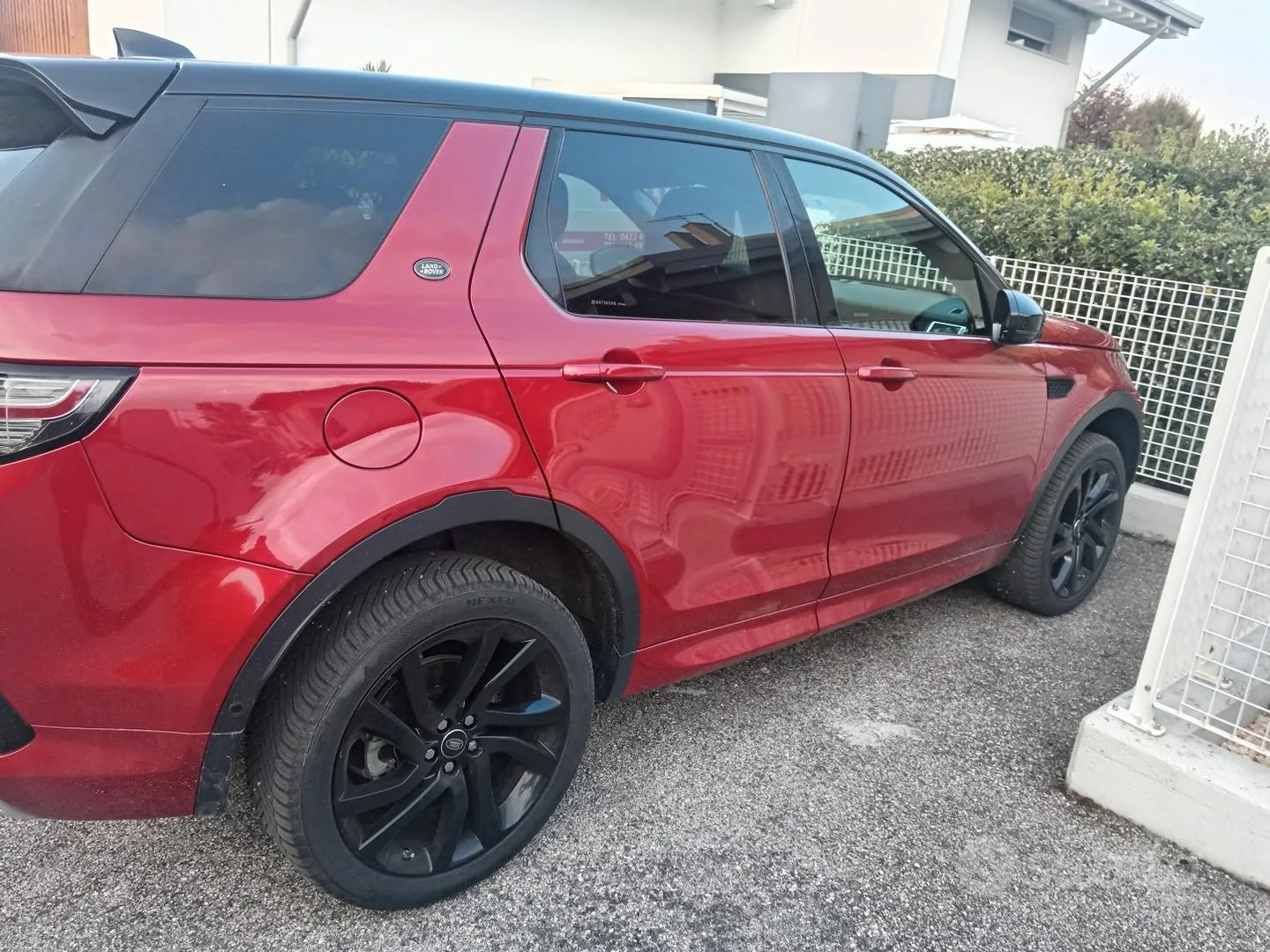 Land Rover Discovery Sport 2018 photo 3
