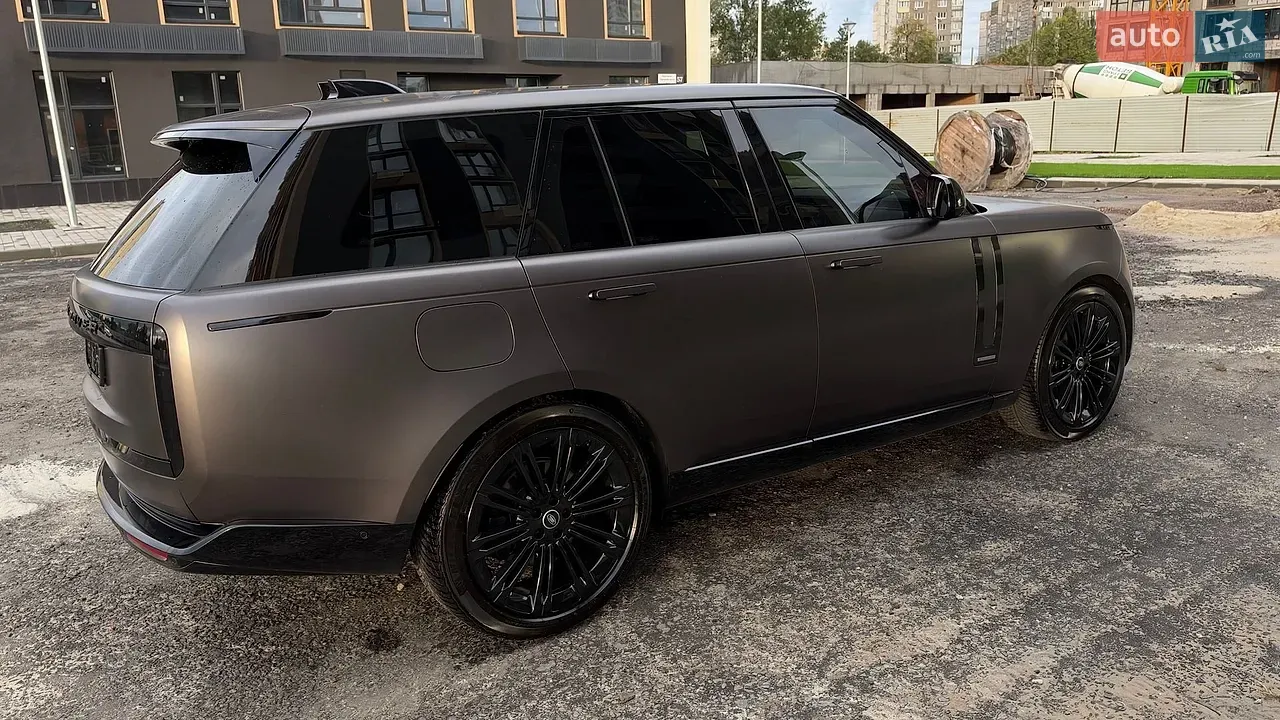 Land Rover Range Rover 2024 photo 2
