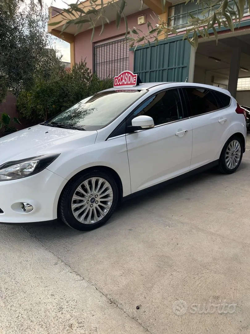 Ford Focus 2011 photo 2