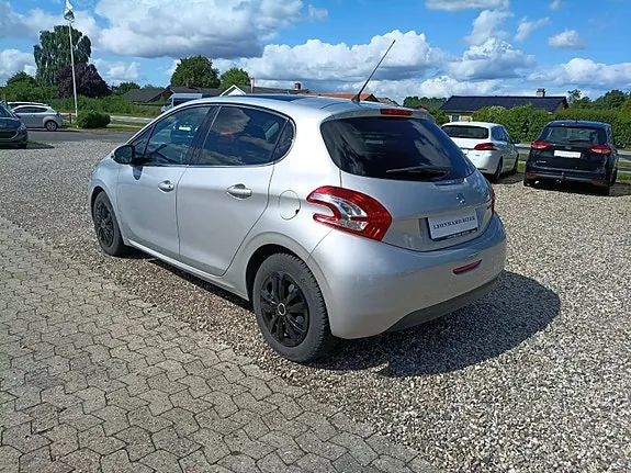 Peugeot 208 2014 photo 4