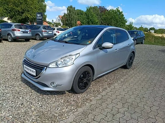 Peugeot 208 2014 photo 5