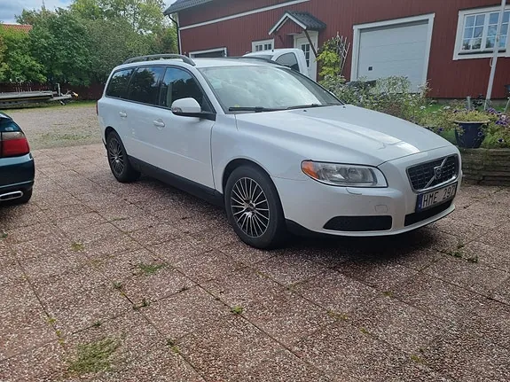 Volvo V70 2009 photo 2