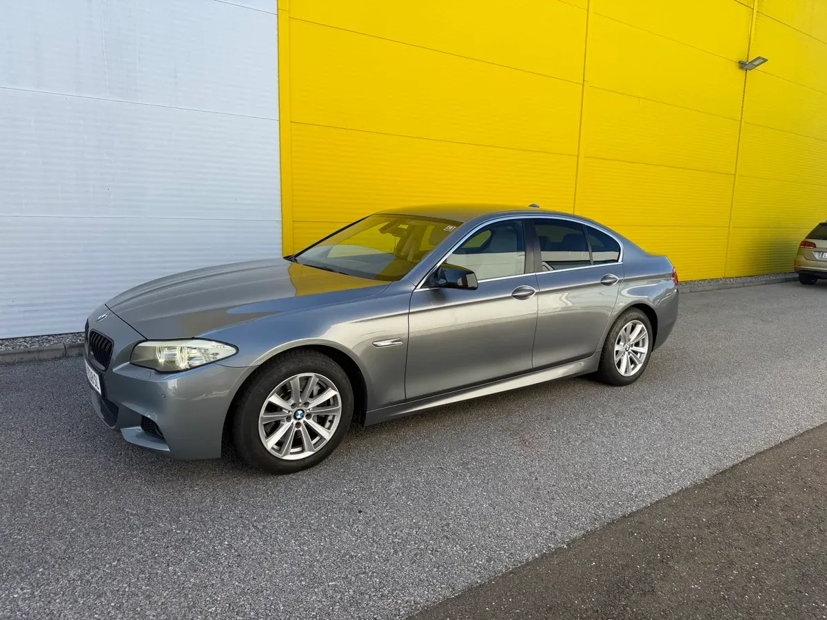 BMW 5 Series 2012 photo 2