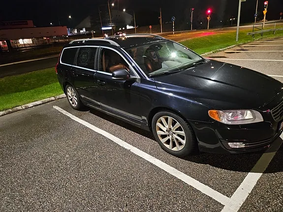 Volvo V70 2014 photo 2