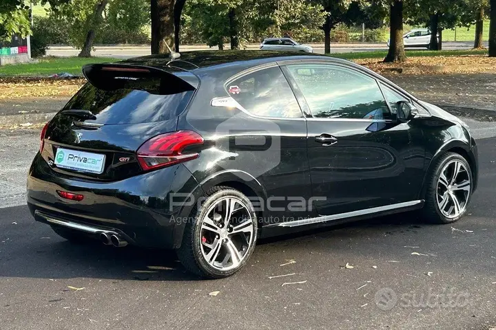Peugeot 208 2015 photo 5