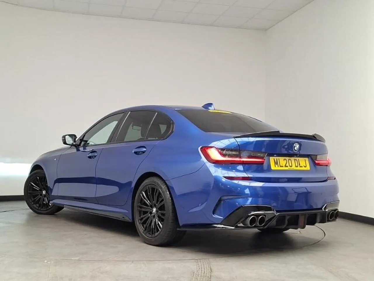 BMW 3 Series 2020 photo 2